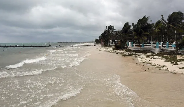 Tras la erupción del volcan de Tonga, se registraron olas que llegaron a los 3 centímetros en Isla Mujeres y en Puerto Morelos (México). Foto: AFP/referencial