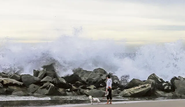 Fenómeno. "Salgan de las playas, los puertos y marinas" de las costas de la zona de baja California, solicitaron autoridades. Foto: AFP