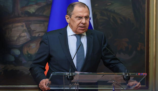 Serguéi Lavrov, en rueda de prensa, ha sido enfático sobre la posición del Kremlin y su rechazo a cualquier acto belicista. Foto: Ministerio de Relaciones Exteriores de Rusia / EFE