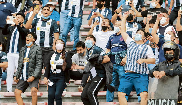 Hinchas blanquiazules volvieron a las tribunas durante la final del año pasado ante Sporting Cristal. Foto: Liga 1