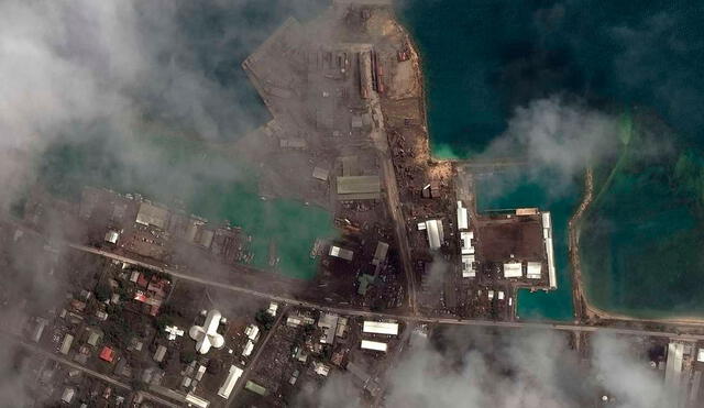 El puerto de Nukualofa, capital de Tonga, tras la erupción del volcán Hunga-Tonga-Hunga-Haa’pai, el 15 de enero de 2022. Foto: AFP