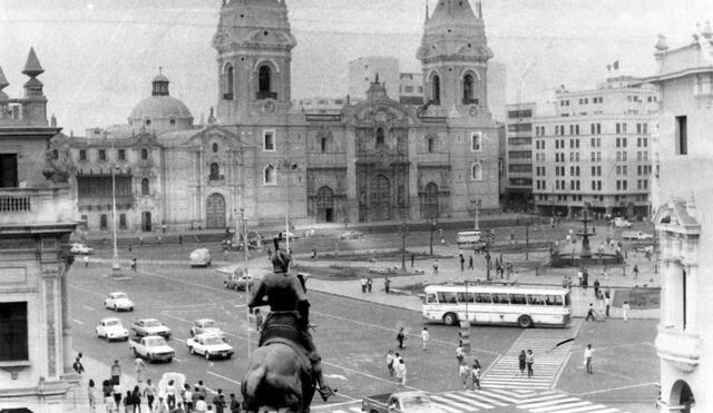 Plaza de Armas de Lima hace 36 años, en 1985. Foto: Rolando Angeles/Archivo LR.