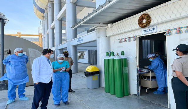 Director de hospital coordina la contratación de personal médico. Foto: Hospital de Sullana