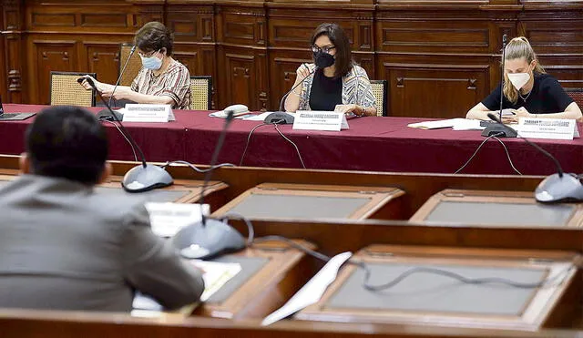 El dato. Fujimorista Patricia Juárez nuevamente apuró un dictamen de insistencia, esta vez en desmedro del derecho fundamental al referéndum. Foto: Congreso