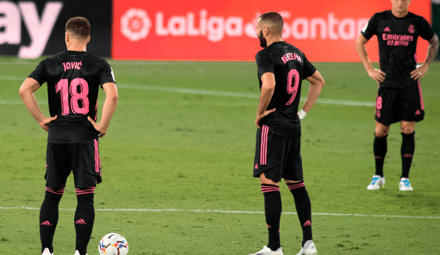 Carlo Ancelotti no convocó a Karim Benzema para el partido contra el Elche por Copa del Rey. Foto: AFP