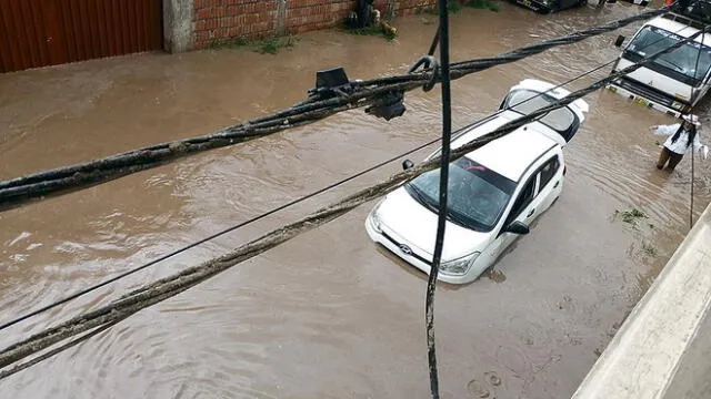 Manantiales. Calles quedaron inundadas ayer por la tarde. Foto: La República