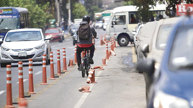 Destrucción. Malos ciudadanos destruyeron infraestructura para circulación de bicicletas. Foto: La República