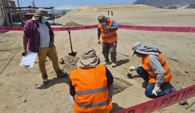 Un grupo de arqueólogos realiza trabajos de excavación en monumento. Foto: Municipalidad Provincial del Santa
