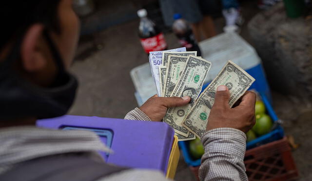 El dólar BCV es la referencia para múltiples operaciones en Venezuela. Foto: EFE