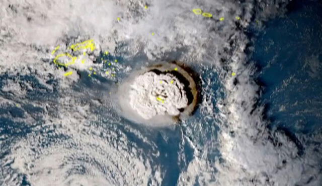 Una captura del satélite Himawari-8 de Japón y publicada por el Instituto Nacional de Información y Comunicaciones muestra la erupción volcánica que provocó un tsunami en Tonga. Foto: Instituto Nacional de Información (Japón) / AFP
