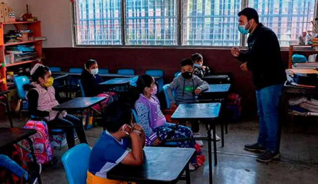 En los últimos dos años, los países que han tenido las escuelas cerradas más tiempo, es decir más de 60 semanas, son Bangladés, Kuwait, Filipinas, Uganda y Venezuela. Foto: EFE