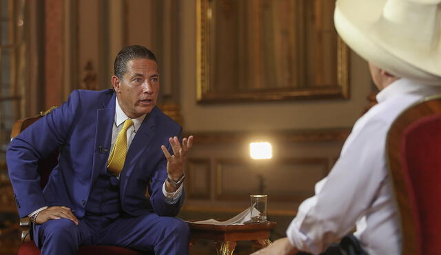 El periodista Fernando del Rincón entrevistó a Pedro Castillo en Palacio de Gobierno el último lunes. Foto: Presidencia.