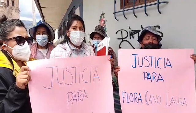 Parientes y amigos de Flora llegaron al Instituto de Medicina Legal. Foto: captura video La República