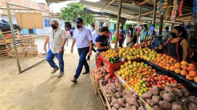 El viceministro realizó una inspección a los predios. Foto: Produce