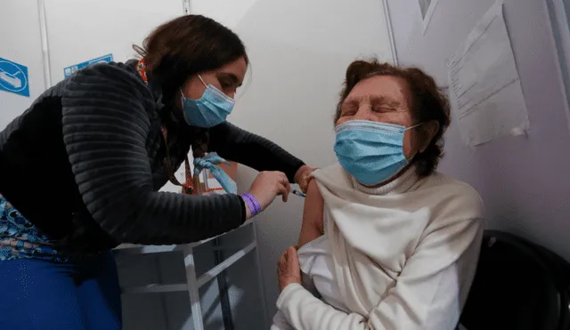 Ministro de Salud, Hernando Cevallos, dio a conocer nuevas medidas para prevenir contagios de la COVID-19. Foto: EFE