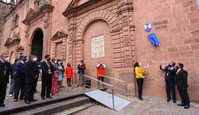 La ceremonia de entrega de los escudos azules se desarrolló el último martes. Foto: Municipalidad de Cusco