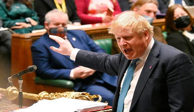 Boris Johnson se mostró visiblemente enojado por los cuestionamientos en su contra vertidos en la Cámara de los Comunes. Foto: AFP