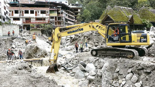 Desastre. Los trabajos de limpieza continúan a seis días del desborde del río Alcamayo. Foto: La República