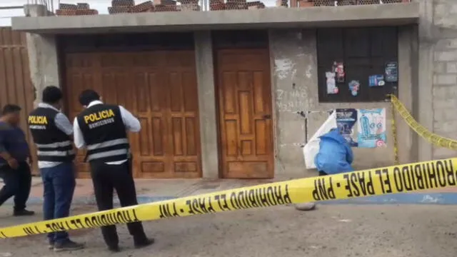 Efectivos policiales y representantes del Ministerio Público llegaron a la zona para las diligencias correspondientes. Foto: Radio RCC Tacna