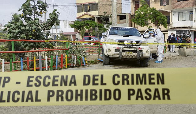 Dolor. De cuatro balazos fue asesinado el empresario Ángel Venancio delante de su esposa e hijo. Ellos iban en esta camioneta. Foto: difusión