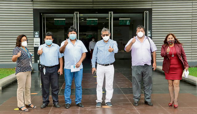 Diálogo. Voceros del magisterio también entregaron su pliego de reclamos al ministro Serna. Foto: difusión