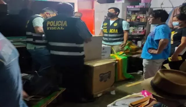 Y en Puente Piedra dos pequeños comerciantes también vendían cigarrillos ilegales. Foto: PNP