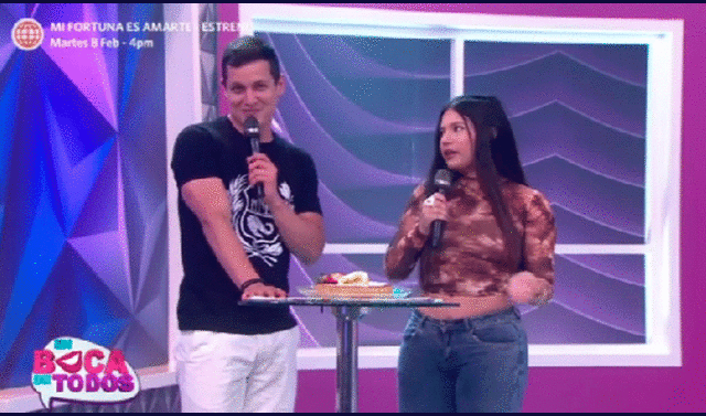 Gino Pesaressi coquetea con Kiara Laos en programa en vivo. Imagen: Captura En boca de todos.