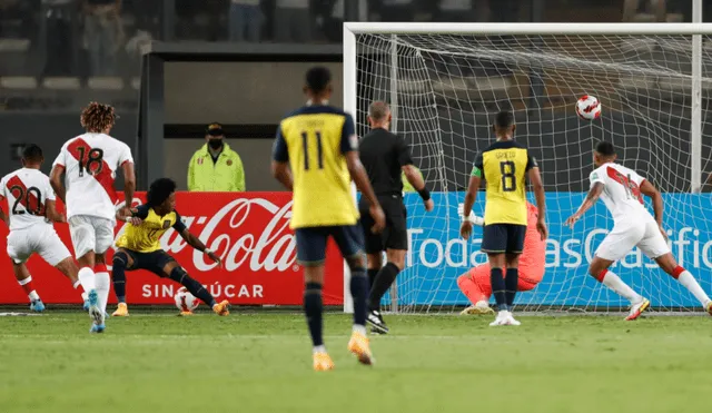 Edison Flores anotó el gol del empate a los 68 minutos del Perú vs. Ecuador. Foto: EFE