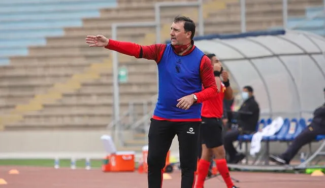 El estratega del FBC Melgar destacó la actitud de su equipo para afrontar los partidos en Arequipa. Foto: FPF