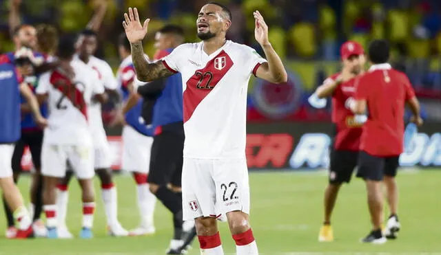 Alexander Callens falló en el duelo entre Perú y Ecuador por Eliminatorias Qatar 2022. Foto: Twitter