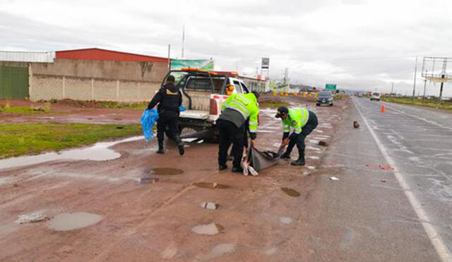 El cuerpo fue encontrado a un costado de la vía. Foto: El observador