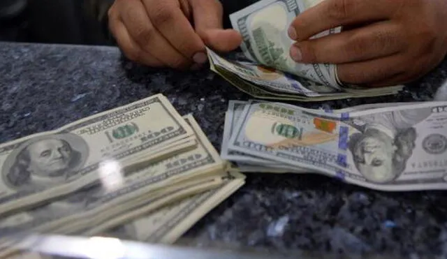 La compra del dólar en el mercado paralelo se encuentra en S/ 3,845. Foto: Andina.