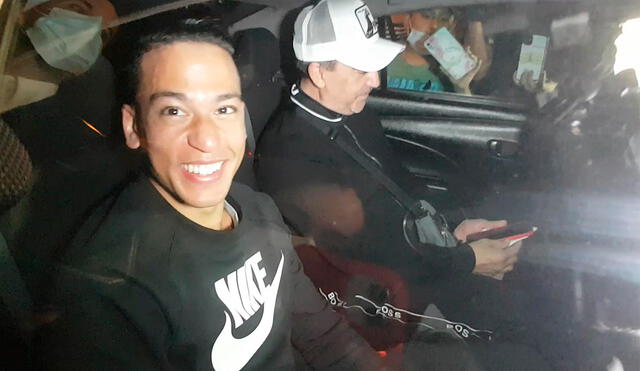 El futbolista nacional llegó a Lima para oficializar su vínculo con los blanquiazules. Foto: Grace Mora / URPI-LR.