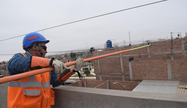 Piden evitar manipular varillas y perfiles de fierro o cualquier otro objeto cerca de redes eléctrica. Foto: Hidrandina