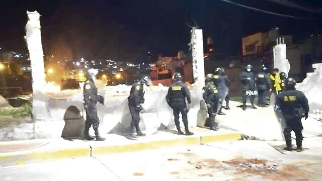 Vecinos desalojaron a trabajadores de Enrique Calmet. Foto: La República