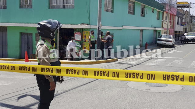 Personal de Divincri realiza las diligencias en la zona. Pedirán imágenes de cámaras de seguridad de casas adyacentes. Foto: LR