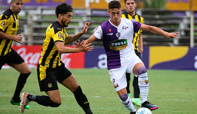 Racing Montevideo 3 vs 1 Fénix por la Primera División de Uruguay