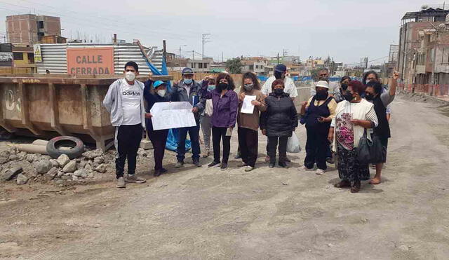 Vecinos recibieron una copia del expediente técnico el viernes, cuando lo venían solicitando desde setiembre del año pasado. Foto: URPI/Wilder Pari