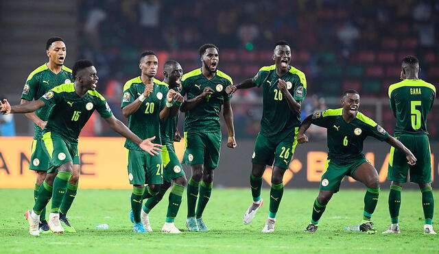Senegal celebra su primer título de la Copa Africana. Foto: AFP