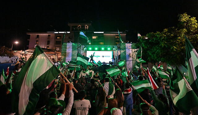 Simpatizantes de José María Figueres, del Partido Liberación Nacional, celebraron el resultado provisional en Costa Rica. Foto: EFE / Video: AFP