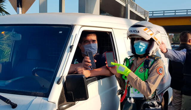 Uno de los requisitos para tramitar el brevete electrónico es no tener sanciones o multas pendientes de pago. Foto: La República