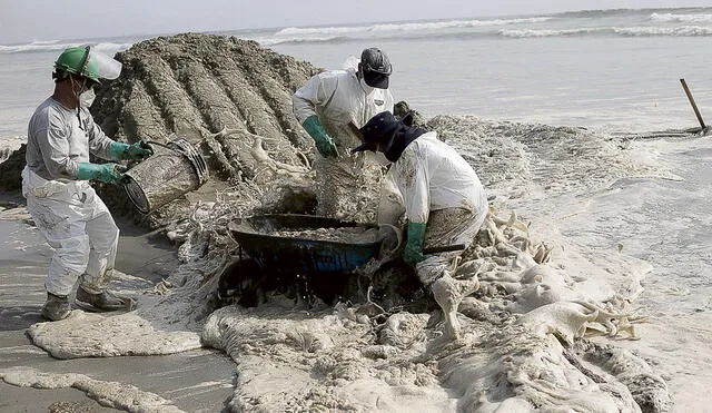 Impacto. Hasta el 4 de febrero, la contaminación alcanzaba hasta 180 hectáreas de franja de playa y 713 de mar en Lima. Foto: Gerardo Marín/La República