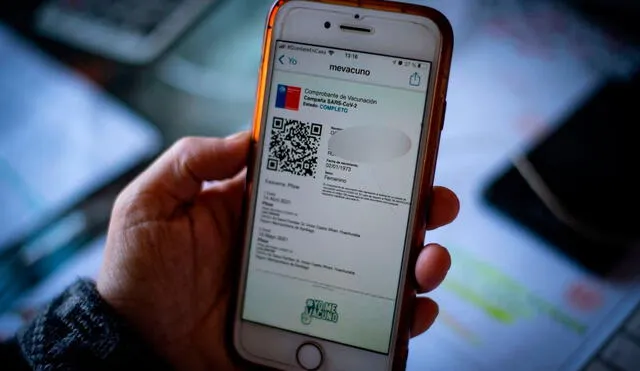 El pase de movilidad ahora también puede obtenerse con el código QR del carnet de identidad. Foto: AFP