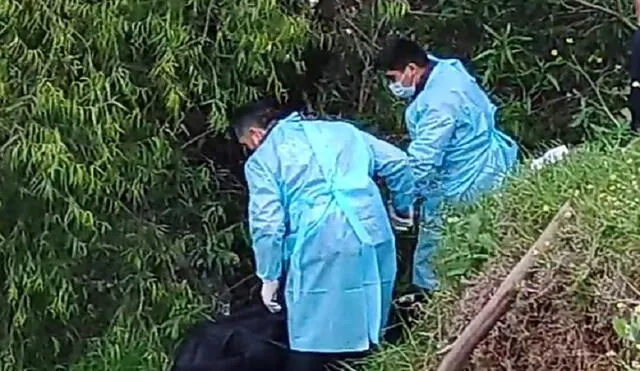 Peritos forenses llevaron los restos hasta el Instituto de Medicina Legal. Foto: captura video El Forastero TV de Urubamba