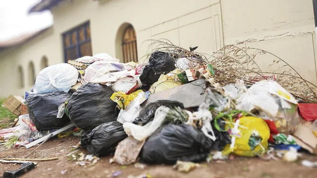 Basura. Cúmulos de desechos en las calles de Cusco. Foto: La República