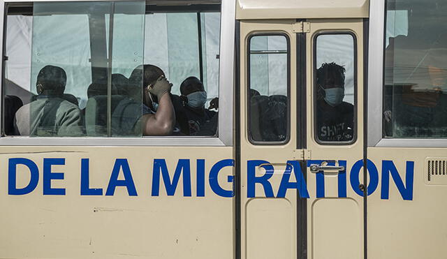 Haitianos deportados de Estados Unidos llegan a su país en un operativo realizado en octubre de 2021. Foto: AFP