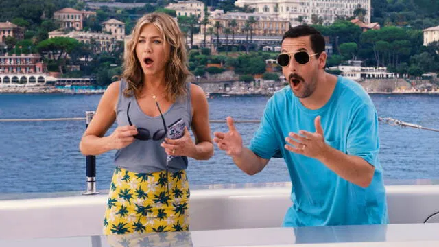 Adam Sandler y Jennifer Aniston son protagonistas de Misterio a bordo de Netflix. Foto: Netflix