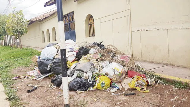 Sin resolver. Bolsas de basura sigue en algunas calles. Foto: La República