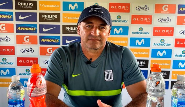 Carlos Bustos es el actual entrenador del club blanquiazul. Foto: Alianza Lima