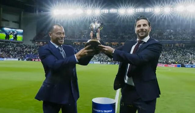 Claudio Pizarro vistió la camiseta del Chelsea. Foto: captura FIFA TV